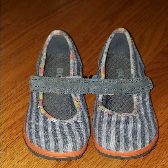 Bogs Girls Mary Jane’s in Gray and Orange - Picture 2 of 8